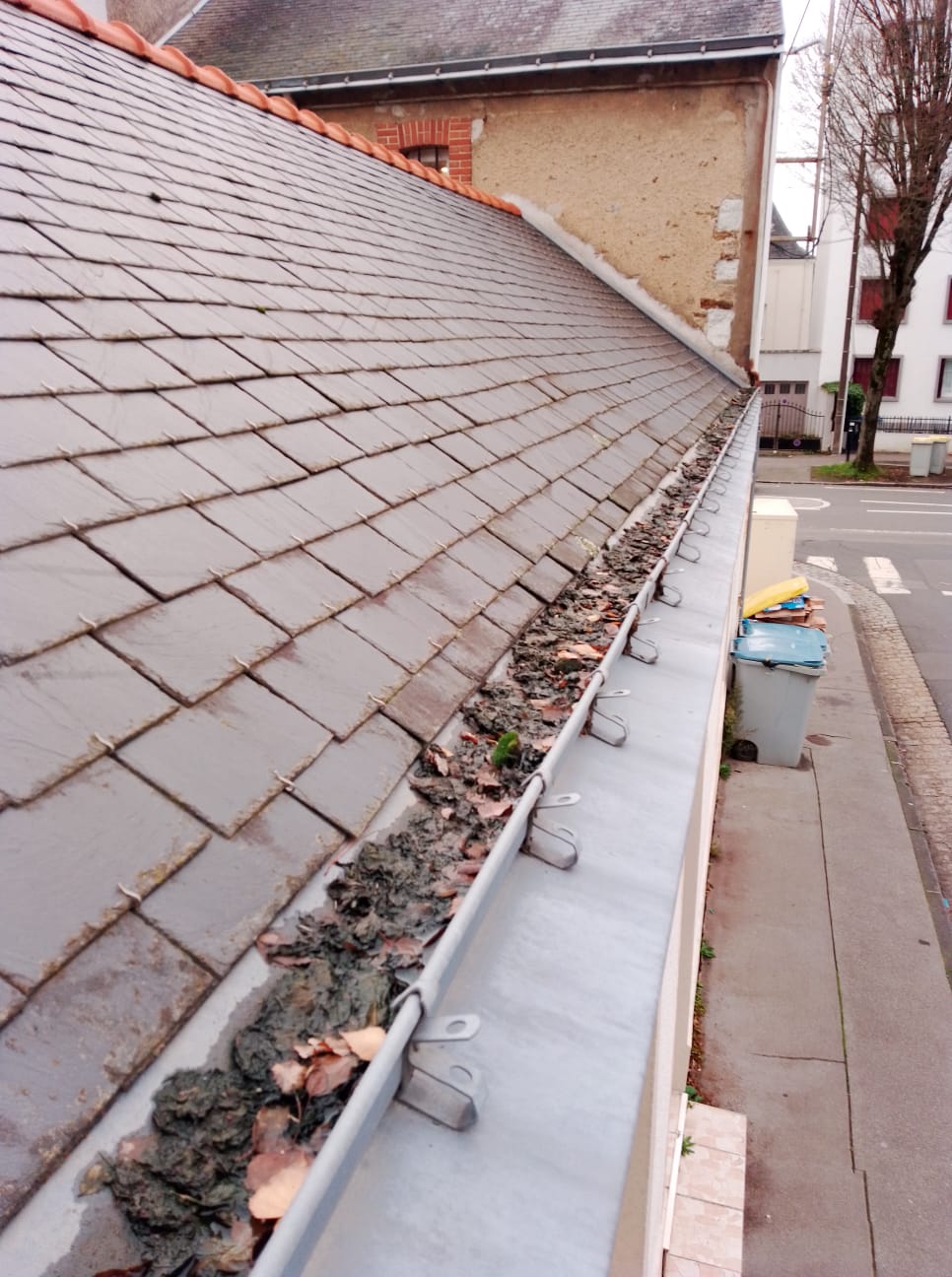 Entretien gouttières chéneaux Nantes – couvreur ABCD Joseph Mallard