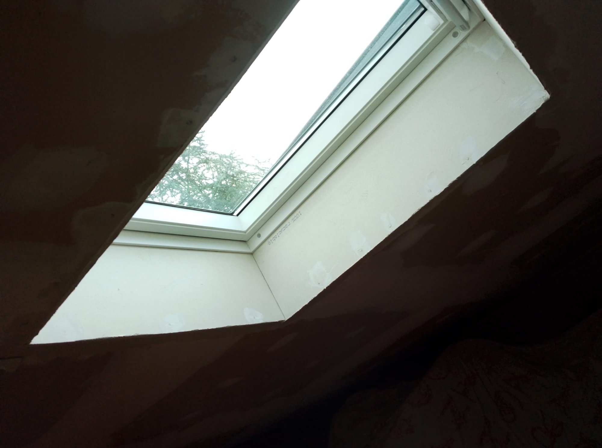 Entretien Velux fenêtre toit Nantes – ABCD Couverture Joseph Mallard